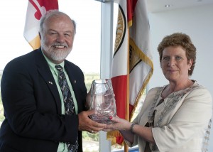 Councillor, Barbara Murray, Mayor of the County of Cork makes a presentation to John P. McDonough, Maryland Secretary of State at the formal signing of a Friendship Agreement between the State of Maryland, United States of America and Cork County at Cork County Hall.