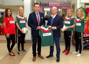 Jeff Devine of Justcuts/  Jeff Devine Hair Group  with Niall O'Regan, CCWFC Manager at the Justcuts sponsorship launch at his premises in Wilton S.C.   Included are Justcuts Asst Manager Kayleigh O'Donovan (in red)  and Cork City Womens FC players Barbara O'Connell, Stacey Paul and Saoirse Noonan. Picture : Doug Minihane
