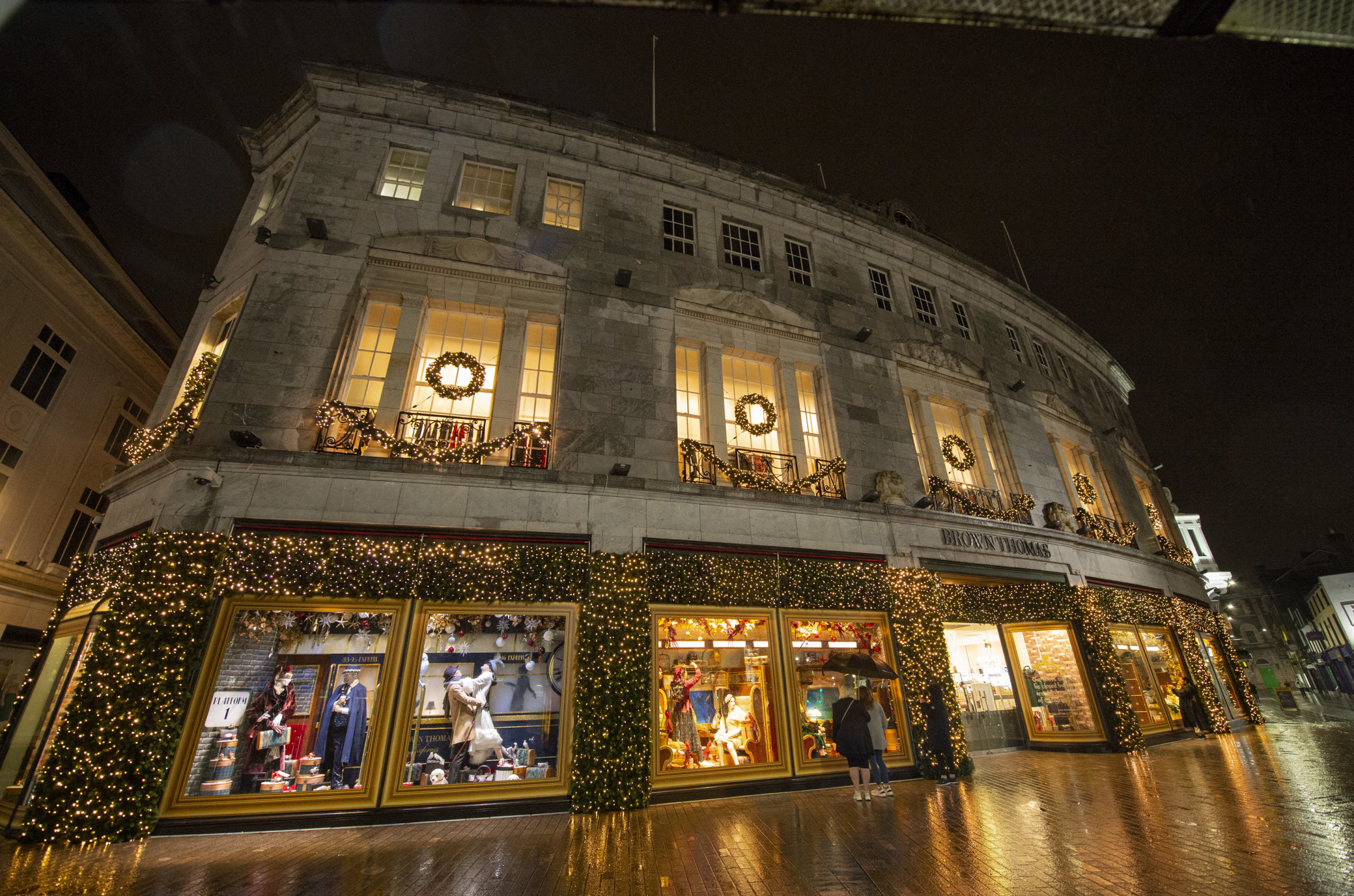 Brown Thomas Cork unveils Traditional Christmas Window Display